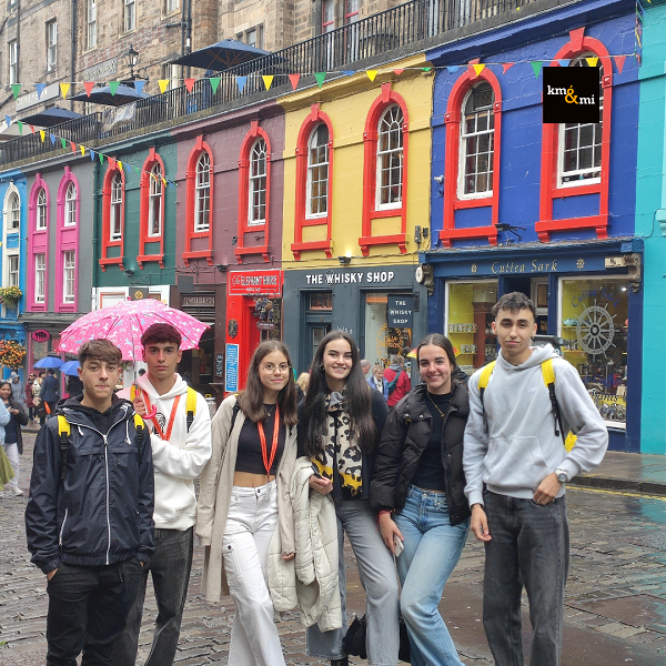 Jóvenes aprendiendo inglés en Edimburgo en verano